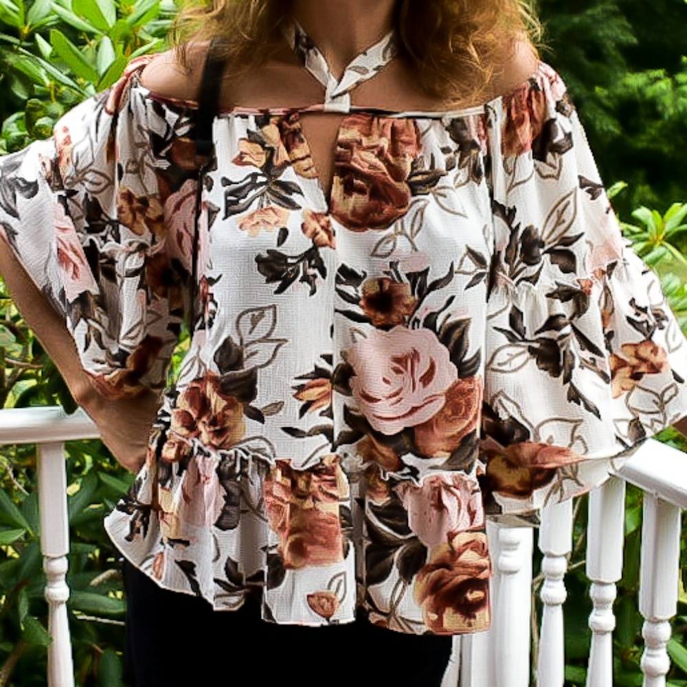 BELLA FLORAL PRINT OFF THE SHOULDER TOP in white